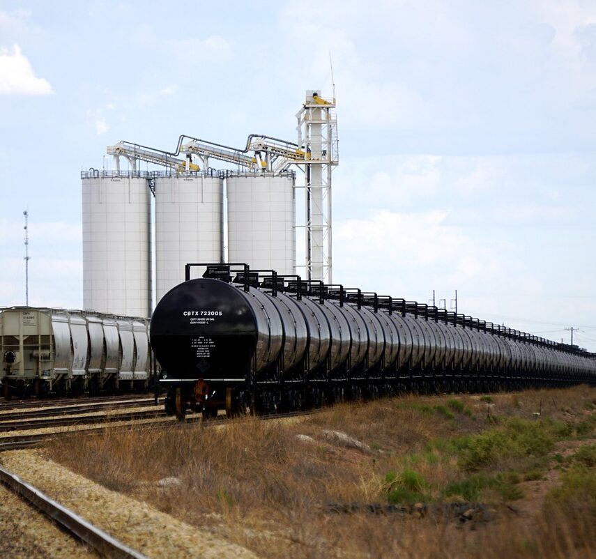 train, cistern, oil-5451826.jpg